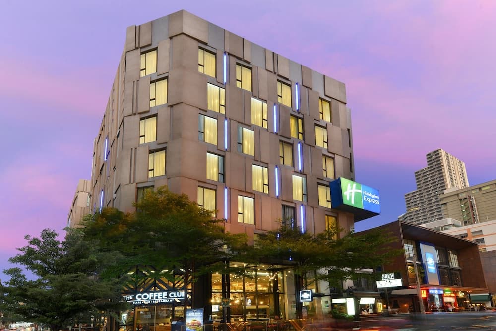 Asia Unlocked: Bangkok, Phuket & Ho Chi Minh City